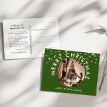 Carte Postale Festive Green Christmas Holiday Photo<br><div class="desc">Envoyez cette carte postale de Noël vert festif à votre famille et à vos amis. Avec des lampes à cordes, une photo de famille, le texte 'MERRY CHRISTMAS' et le nom de famille. Le dos de la carte postale a un modèle pour un message de bienvenue, un message, d'où il...</div>