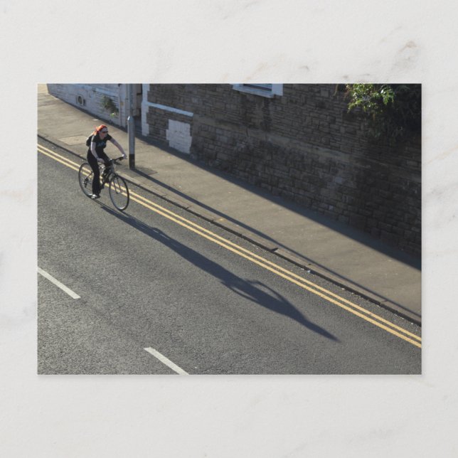 Carte Postale Fille à bicyclette (Devant)