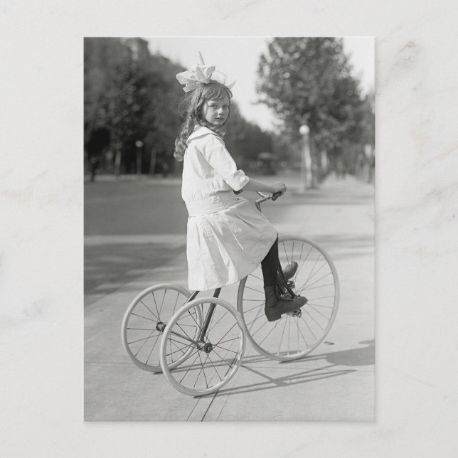 Carte Postale Fille à tricycle, 1917 (Devant)