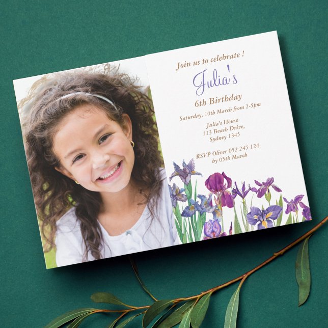 Carte Postale Fille aux fleurs d'iris photo d'anniversaire (Créateur téléchargé)