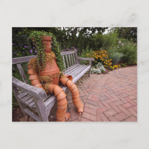 Carte Postale Fille de pot de fleur