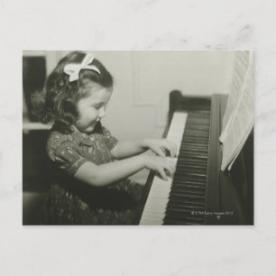 Carte Postale Fille Jouant Piano
