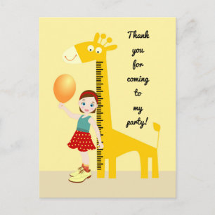 Carte Postale Fille près de la règle de girafe fête d'anniversai