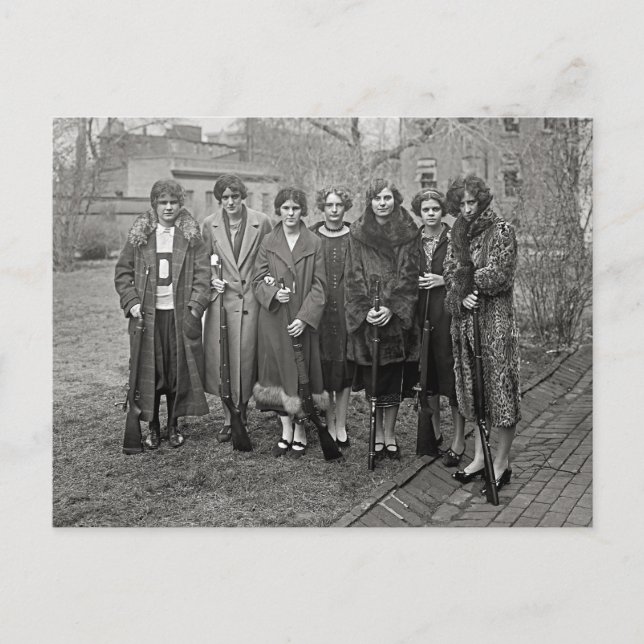 Carte Postale Filles au fusil, 1925 (Devant)