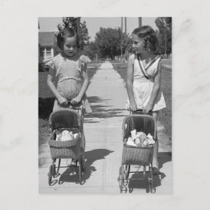 Carte Postale Filles avec poupées, 1941