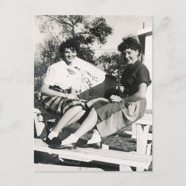 CARTE POSTALE FILLES DES ANNÉES 1950 #14 (Devant)