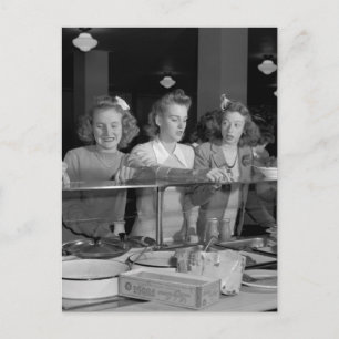 Carte Postale Filles du secondaire, années 1940