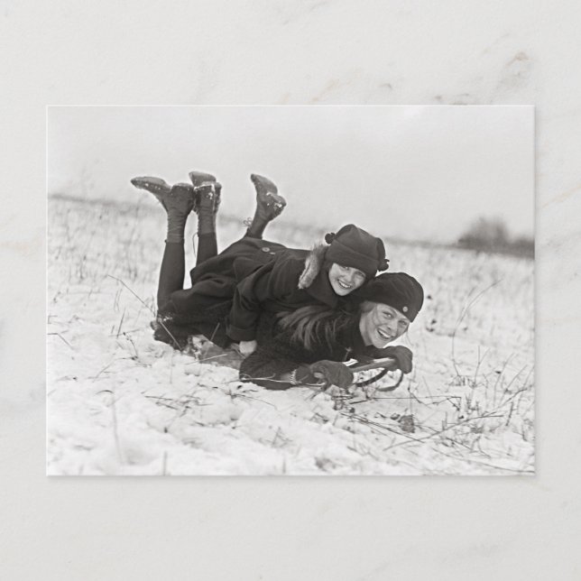Carte Postale Filles faisant de la luge, 1915 (Devant)