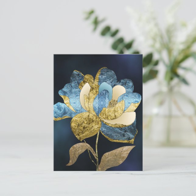 Carte Postale Fleur Abstraite bleue et or avec pétales texturés (Debout devant)