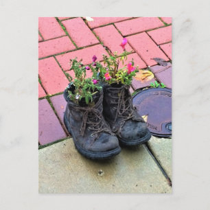Carte Postale Fleurs dans les vieilles bottes