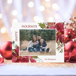 Carte Postale Fleurs de Noël élégantes Joyeuses Fêtes Famille<br><div class="desc">Jolie carte de famille avec des fleurs de bouquet poinsettia aquarelles peintes à la main et sainte dans les couleurs vert et rouge baies profonde. Facile à modifier carte en ajoutant votre famille Photo / image et texte. JOYEUX JOURS DE VACANCES - peut être changé en MERRY NOËL. Fait de...</div>