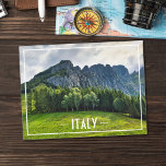 Carte Postale Forêt de montagne avec pins dans le nord de l'Ital<br><div class="desc">Cette carte postale présente une belle photo originale d'une montagne rocheuse avec une forêt de pins lors d'une journée d'été nuageuse dans le nord de l'Italie</div>