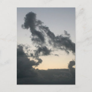 Carte Postale Formation de nuages, squelette de chien ? dessin a