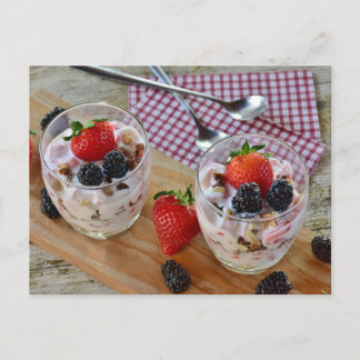 Carte Postale Fraise mûre dessert sucreries post-croisement