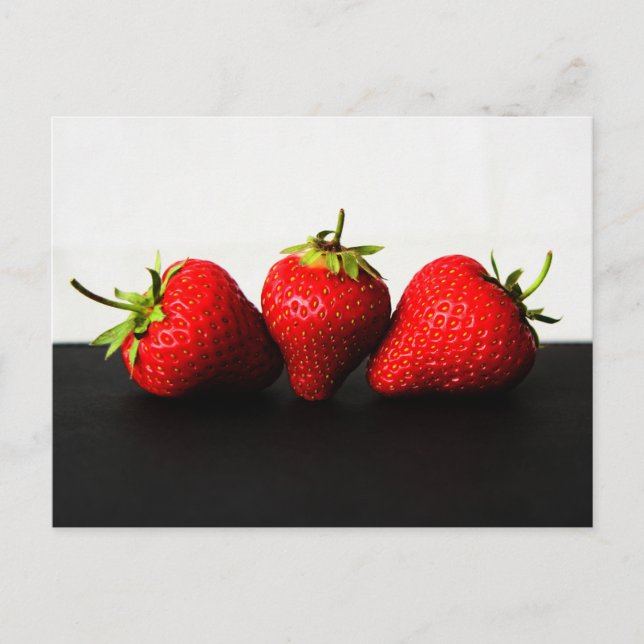 Carte Postale Fraises sur blanc sur noir pc arc2 (Devant)