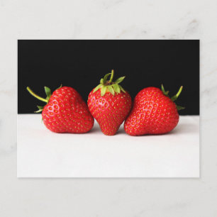Carte Postale Fraises Sur Noir Sur Blanc Pccna