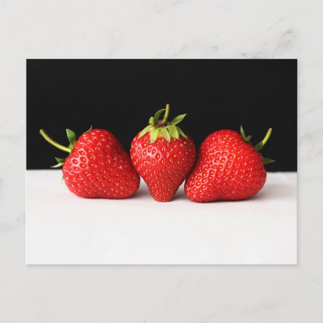 Carte Postale Fraises Sur Noir Sur Blanc Pccnm (Devant)
