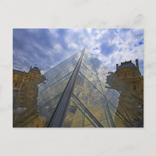 Carte Postale France, Paris Clouds reflect off the Louvre (Devant)