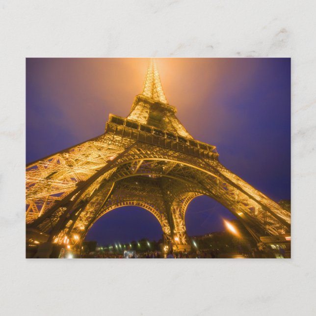 Carte Postale France, Paris. Looking up from base of Eiffel (Devant)