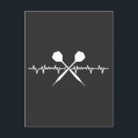 Carte Postale Funny Darts Heartbeat Awesome pour les amateurs de<br><div class="desc">Célébrez votre amour pour les fléchettes grâce à ce design cool. Parfait pour les papas et les grands-pères qui sont passionnés par le lancer de fléchettes,  ce tee est un grand cadeau pour les anniversaires,  Noël,  Thanksgiving ou Halloween. Montrez votre passe-temps avec humour et style</div>