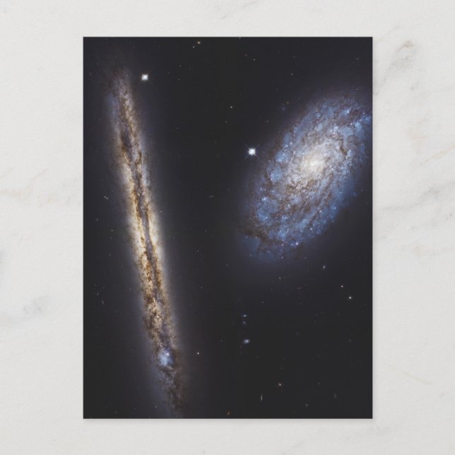 Carte Postale Galaxie vue par la tranche NGC 4302 et galaxie inc (Devant)
