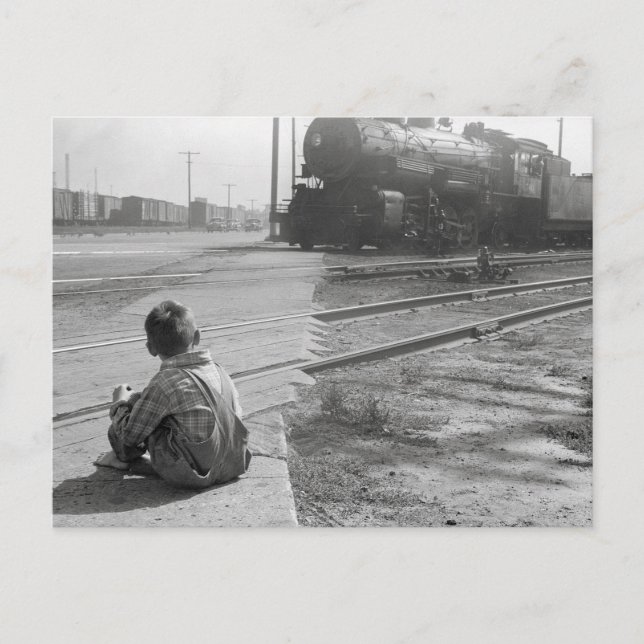 Carte Postale Garçon regardant les trains, 1939 (Devant)