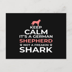 Carte Postale Gardez votre calme, c'est un berger allemand pas u