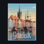 Carte Postale Gdansk Pologne vintage<br><div class="desc">Entrez dans le charme historique de Gdańsk, en Pologne, avec cette carte postale de style vintage. Doté d'une architecture médiévale époustouflante, de bâtiments colorés le long de la rivière Motława et d'une atmosphère culturelle animée, ce design reflète l'essence de l'une des plus belles villes de Pologne. Parfait pour les collectionneurs,...</div>
