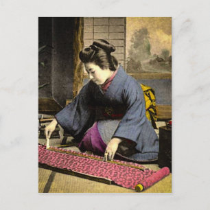 Carte Postale Geisha vintage prépare son Kimono dans le Vieux Ja