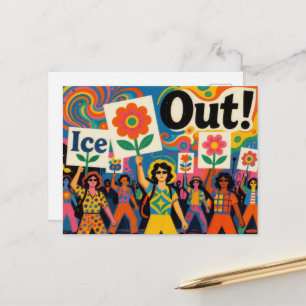 Carte Postale Gens de hippie colorés se gelant lors d'une manife