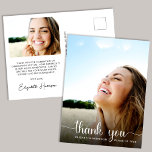 Carte Postale Graduation White Script photo superposition Merci<br><div class="desc">Un diplôme moderne vous remercie carte postale avec la photo du diplômé superposée avec "merci" dans un script blanc avec des swashes et leur nom et leur année de classe en simple typographie blanche. Au contraire, ajoutez une photo supplémentaire, personnalisez un message de remerciement et ajoutez leur nom dans un...</div>