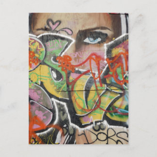 Carte Postale graffiti art mural type de texte femme visage