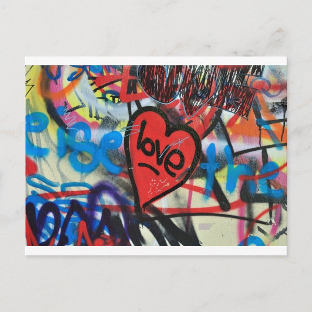 Carte Postale graffiti d'amour de coeur peint en rouge (Devant)