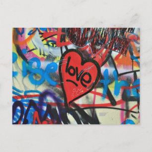 Carte Postale graffiti d'amour de coeur peint en rouge