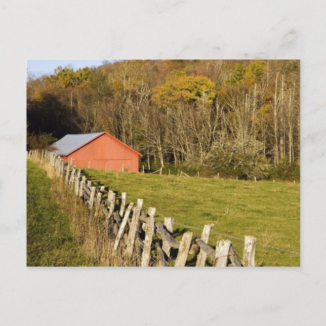 Carte Postale Grange rouge et fencerow le long de la crête bleue (Devant)