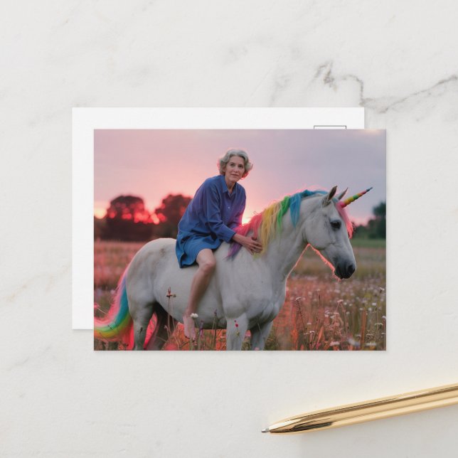 Carte Postale Granny et sa licorne dans le pré (Devant/Arrière en situation)