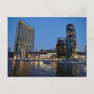 Carte Postale gratte-ciel de l'heure bleue à la marina de Dubaï