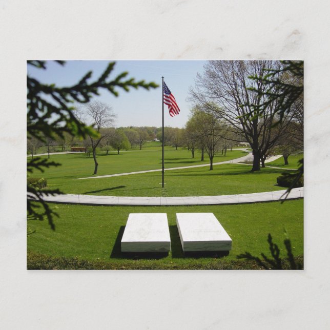 Carte Postale Gravesite, Président Herbert et Lou Hoover, Iowa (Devant)