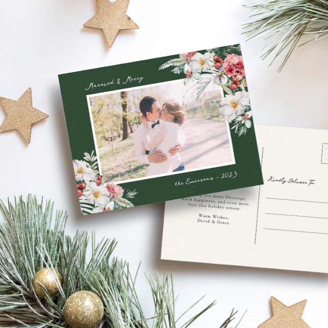 Carte postale Green Married et Merry Photo (Green Holiday Photo Postcard with Watercolor Floral Botanical Berries Merry Christmas)