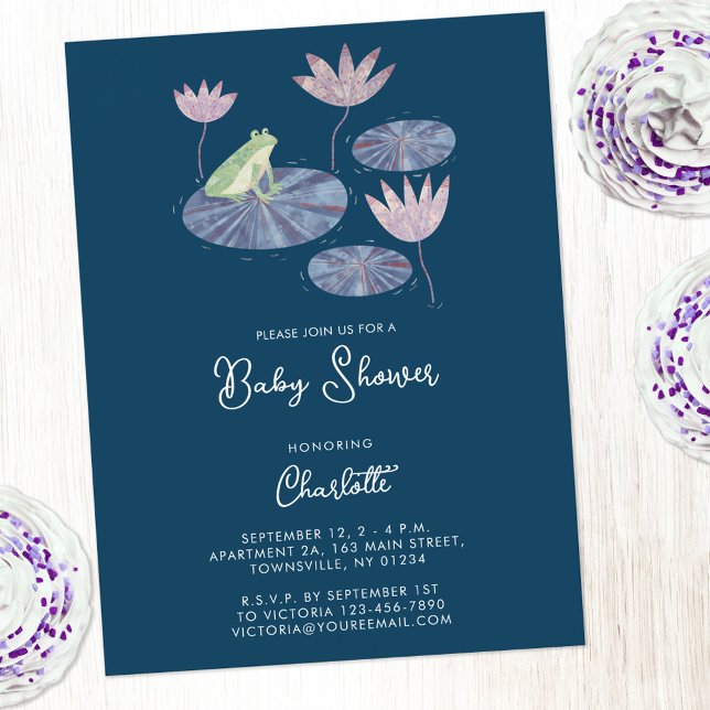 Carte Postale Grenouille dans un étang Lily Baby shower Invitati (Fun frog baby shower invitation postcard with custom text. Gender neutral for a baby boy or girl)