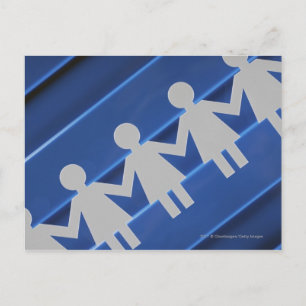 Carte Postale Gros plan des poupées de la chaîne de papier