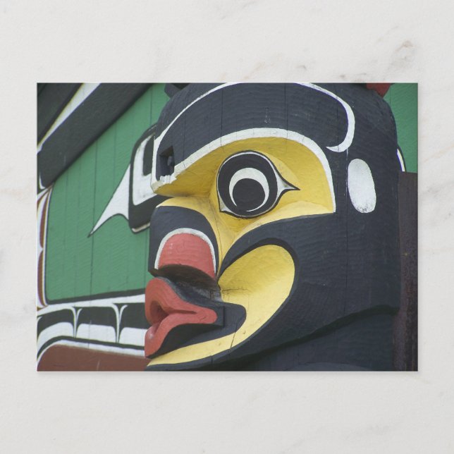 Carte Postale Gros plan d'un totem (Devant)