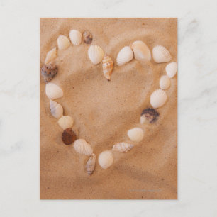 Carte Postale Gros plan en forme de coeur fait de coquillages su