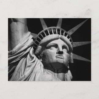 Carte Postale Gros plan Statue blanche noire de la Liberté New Y