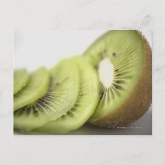 Carte Postale Gros plan sur des tranches de kiwi (Devant)