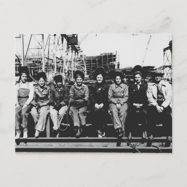 Carte Postale Groupe de femmes soudeuses pendant la Seconde Guer (Devant)