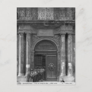Carte Postale Groupe d'écoliers quittant l'Hôtel de Ville