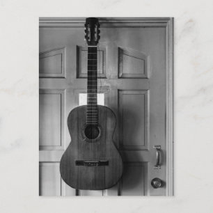 Carte Postale Guitare à la porte