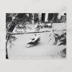 Carte Postale Hanoi Viêt Nam, moto dans le vieux Hanoi