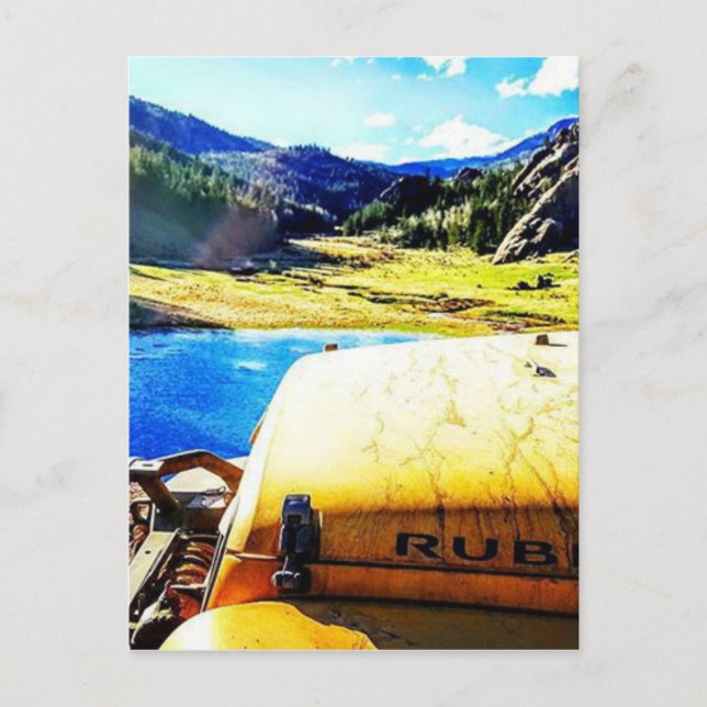 Carte Postale Haut d'une Jeep Jaune aux montagnes (Devant)